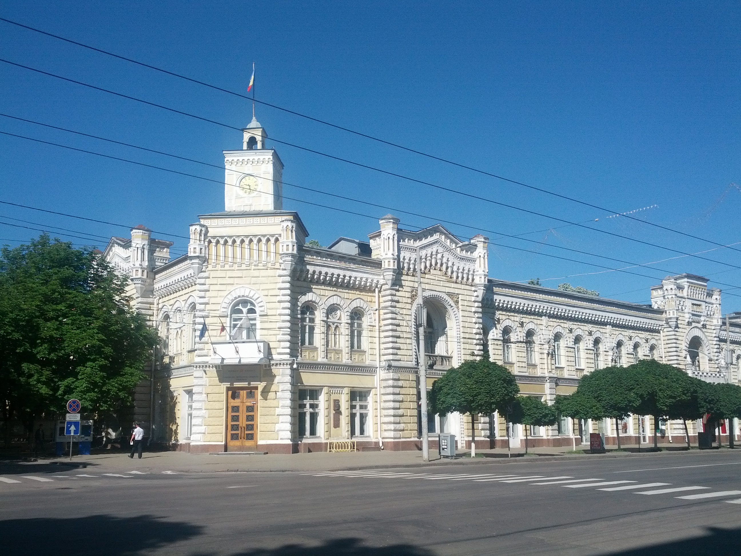 Primaria chisinau. Здание мэрии Кишинева. Молдавия столица Кишинев. Кишинев архитектура. Кишинев фото.